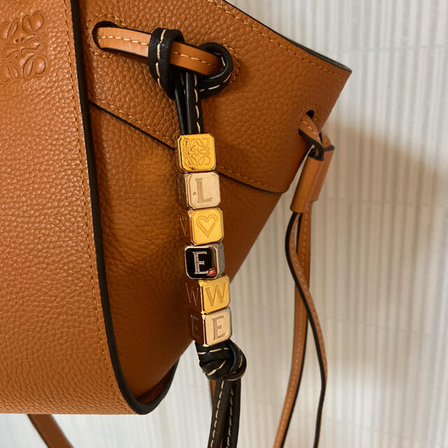 LOEWE(ロエベ)のLOEWE　ロエベ　  パーソナライズチャーム パーソナリゼーション　ダイス レディースのファッション小物(キーホルダー)の商品写真