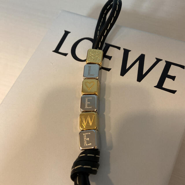 LOEWE(ロエベ)のLOEWE　ロエベ　  パーソナライズチャーム パーソナリゼーション　ダイス レディースのファッション小物(キーホルダー)の商品写真