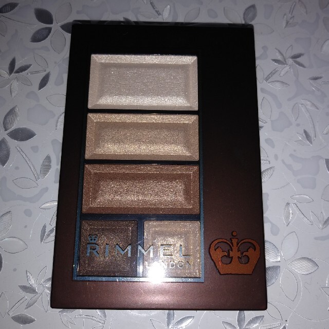 RIMMEL(リンメル)の★新品★税込1760円★リンメル★アイシャドウ。 コスメ/美容のベースメイク/化粧品(アイシャドウ)の商品写真