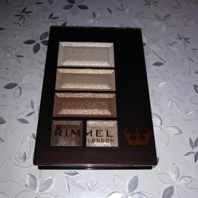 RIMMEL(リンメル)の★新品★税込1760円★リンメル★アイシャドウ。 コスメ/美容のベースメイク/化粧品(アイシャドウ)の商品写真