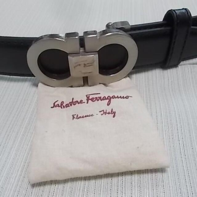 Salvatore Ferragamo(サルヴァトーレフェラガモ)のフェラガモ　人気のガンチーニ　シルバー 黒ベルト幅２，９ｃｍ メンズのファッション小物(ベルト)の商品写真