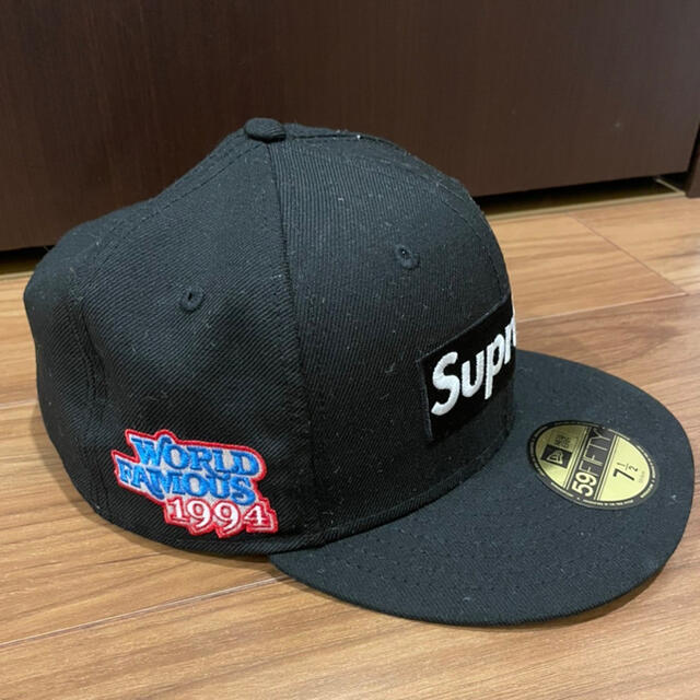 Supreme(シュプリーム)のシュプリーム　World Famous Box Logo NewEra 　  メンズの帽子(キャップ)の商品写真