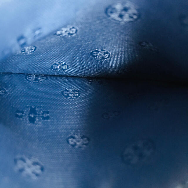 Tory Burch(トリーバーチ)のトリーバーチ　カードケース  ブルー　新品　タグあり レディースのファッション小物(名刺入れ/定期入れ)の商品写真