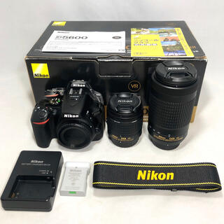 ニコン(Nikon)の新品級　Nikon ニコンD5600ダブルズームキット117ショット美品(デジタル一眼)