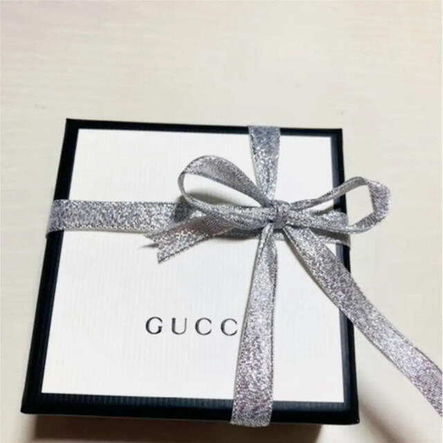 Gucci(グッチ)のグッチ Gucci ピアス ロゴ メンズのアクセサリー(ピアス(両耳用))の商品写真