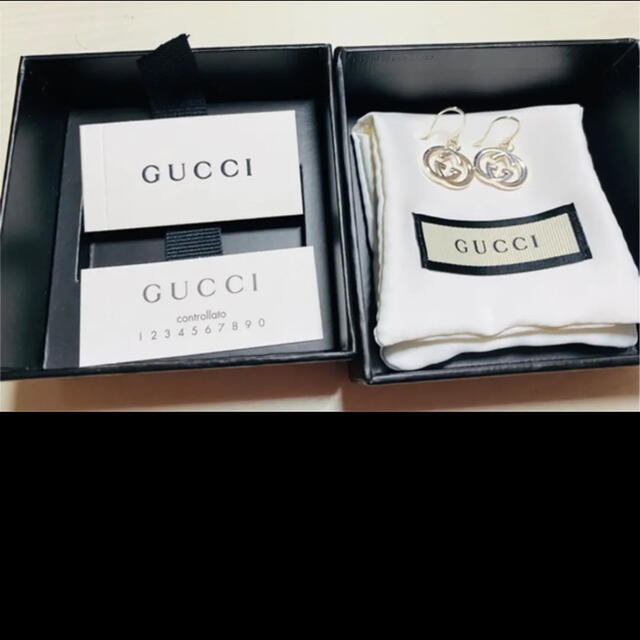 Gucci(グッチ)のグッチ Gucci ピアス ロゴ メンズのアクセサリー(ピアス(両耳用))の商品写真