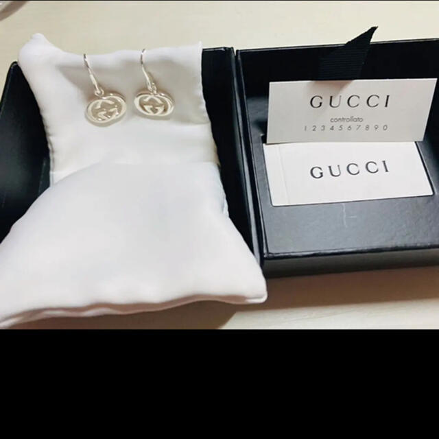 Gucci(グッチ)のグッチ Gucci ピアス ロゴ メンズのアクセサリー(ピアス(両耳用))の商品写真