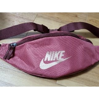 ナイキ(NIKE)のナイキ　ウエストポーチ　ショルダー　バッグ　ユニセックス　ブラウン(ウエストポーチ)