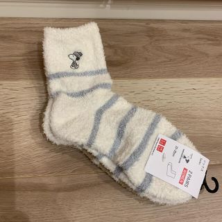 ユニクロ(UNIQLO)のユニクロのスヌーピー　もこもこ靴下　新品(ルームウェア)