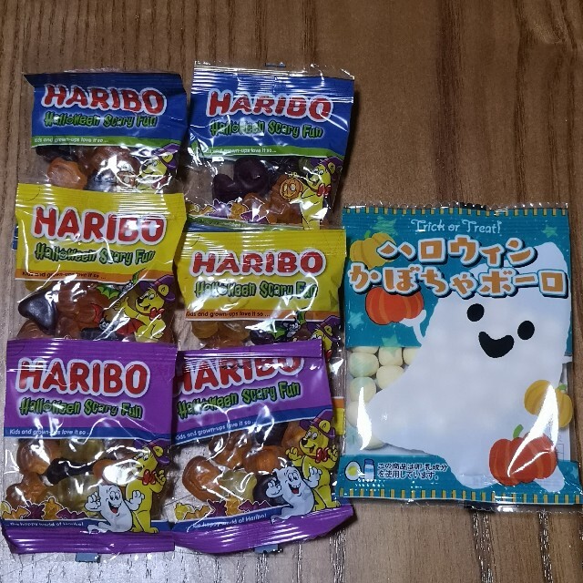 Golden Bear(ゴールデンベア)のHARIBO ハリボー グミ フルーツ味 ハロウィン  6袋 ＋おまけ付 食品/飲料/酒の食品(菓子/デザート)の商品写真