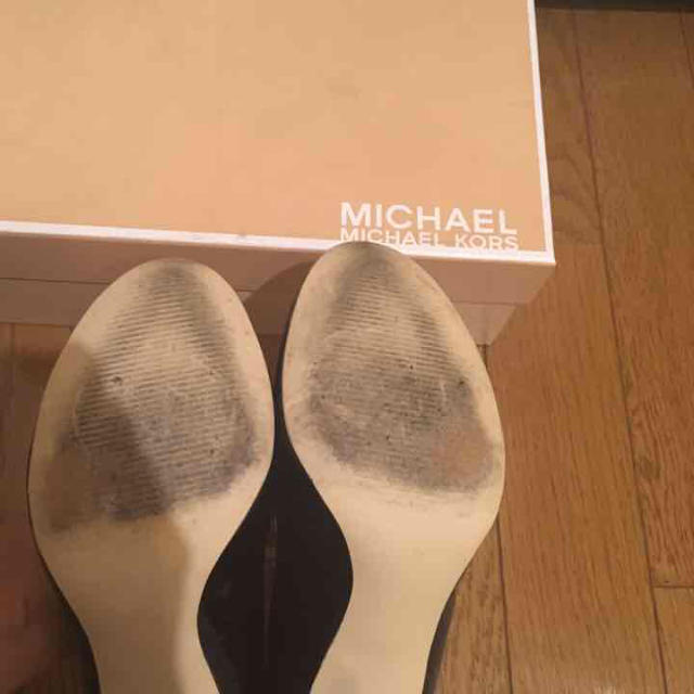 Michael Kors(マイケルコース)のMICHAEL KORS マイケルコース エナメル パンプス 黒 レディースの靴/シューズ(ハイヒール/パンプス)の商品写真