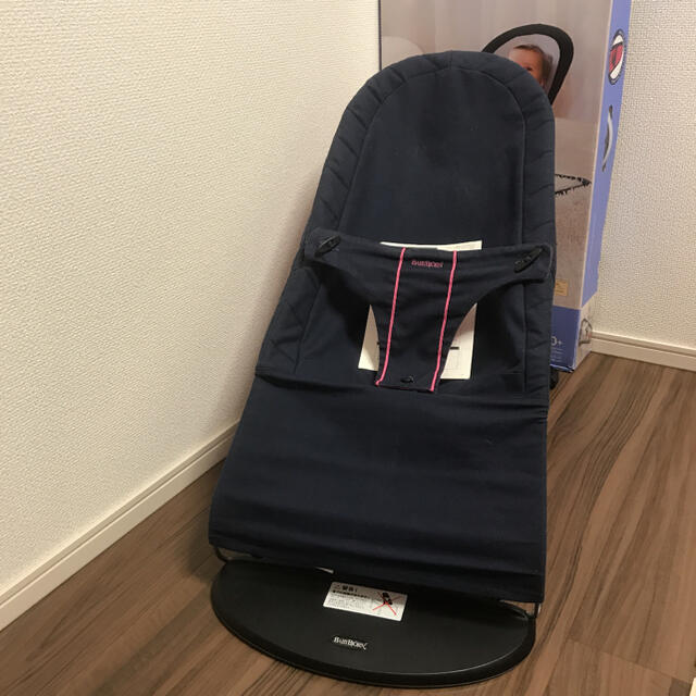 BABYBJORN(ベビービョルン)のBABYBJORN  ベビービョルン　バウンサー　ピンク×ネイビーリバーシブル キッズ/ベビー/マタニティの寝具/家具(その他)の商品写真