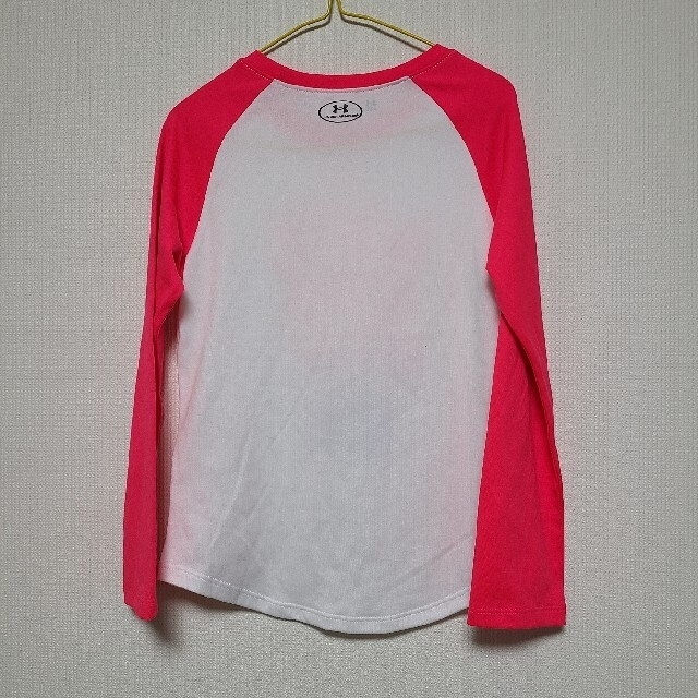 UNDER ARMOUR(アンダーアーマー)のUNDER ARMOUR　長袖 キッズ/ベビー/マタニティのキッズ服女の子用(90cm~)(Tシャツ/カットソー)の商品写真