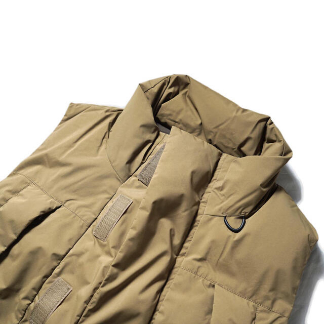 1LDK SELECT(ワンエルディーケーセレクト)の21aw DAIWA PIER39 FIELD DOWN VEST BEIGE メンズのジャケット/アウター(ダウンベスト)の商品写真