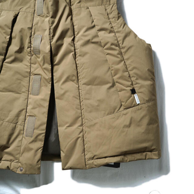 1LDK SELECT(ワンエルディーケーセレクト)の21aw DAIWA PIER39 FIELD DOWN VEST BEIGE メンズのジャケット/アウター(ダウンベスト)の商品写真