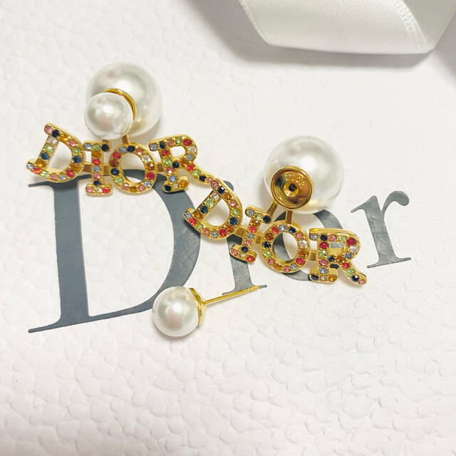 Dior(ディオール)のマルチカラーロゴ　ピアスパール レディースのアクセサリー(ピアス)の商品写真