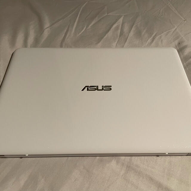 ASUS ASUS EeeBook X205TA ノートパソコン ホワイトの通販 by あっくん's shop｜エイスースならラクマ