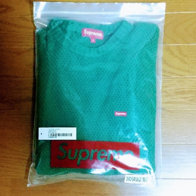 Supreme(シュプリーム)の【送料込み】Supreme  Small Box Sweater  メンズのトップス(ニット/セーター)の商品写真