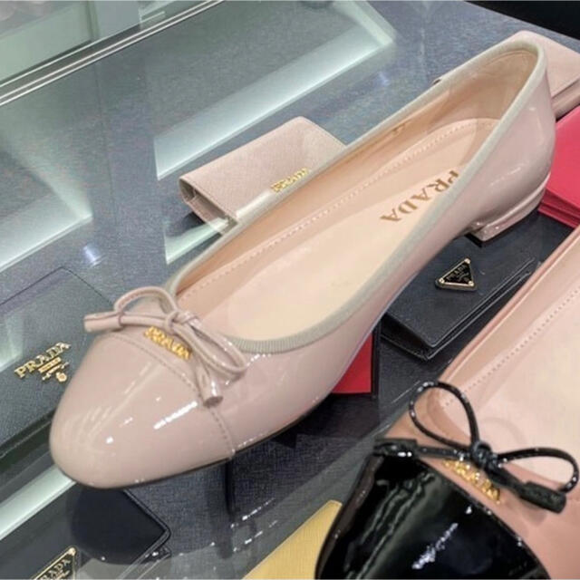 PRADA プラダ　エナメル　レザー  フラットシューズ　バレエシューズ