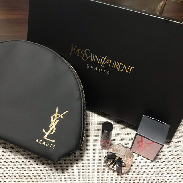 Yves Saint Laurent Beaute(イヴサンローランボーテ)のYSL イヴ・サンローラン ポーチ・香水・グロスセット 新品 未使用 レディースのファッション小物(ポーチ)の商品写真