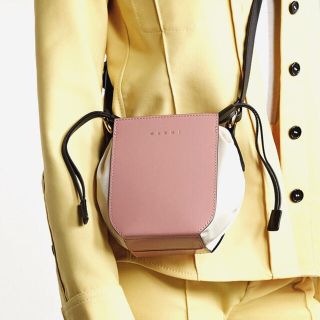 美品 マルニ MARNI バッグ GUSSET ガゼット ハンドバッグ カーフレザー 本革 カバン 鞄 レディース イタリア製 イエロー/ブラック