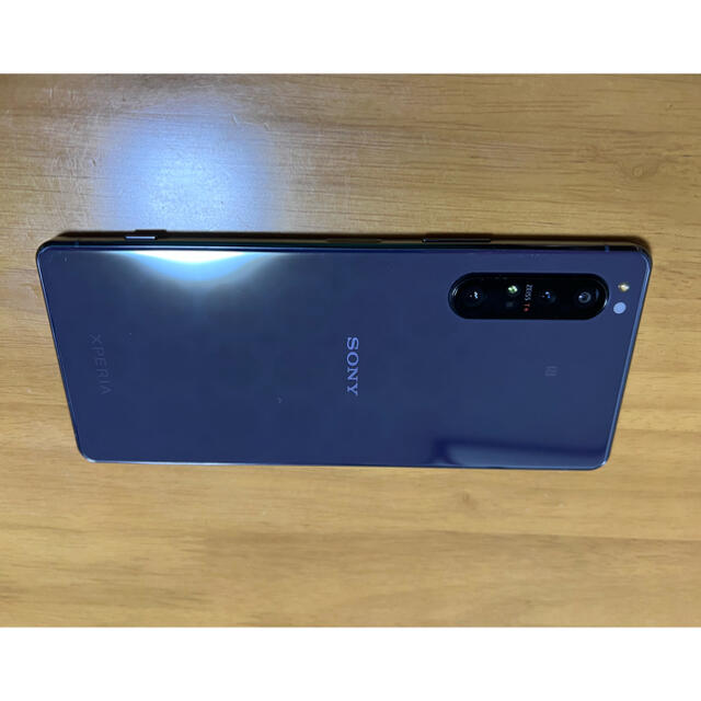 SONY(ソニー)のSONY Xperia 1II simフリー　純正ケース背面フィルム付き スマホ/家電/カメラのスマートフォン/携帯電話(スマートフォン本体)の商品写真