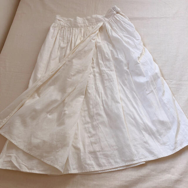 SM2(サマンサモスモス)のSM2のフロント部分がラップタイプのオフホワイトの膝下丈のスカート レディースのスカート(ひざ丈スカート)の商品写真