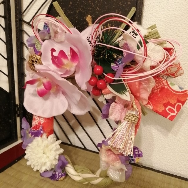 お花がいっぱい！タッセル付き迎春リース しめ縄 ハンドメイドのフラワー/ガーデン(リース)の商品写真
