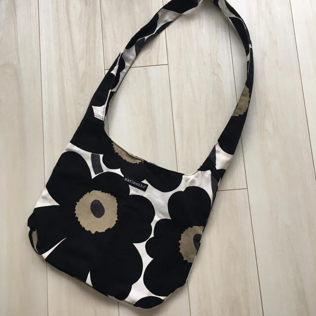 marimekko(マリメッコ)のマリメッコ ショルダーバッグ　ウニッコ レディースのバッグ(ショルダーバッグ)の商品写真