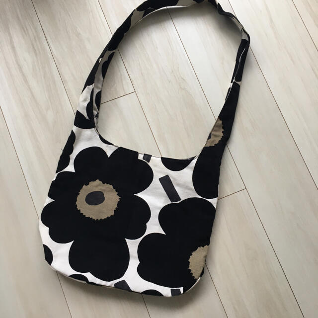 marimekko(マリメッコ)のマリメッコ ショルダーバッグ　ウニッコ レディースのバッグ(ショルダーバッグ)の商品写真