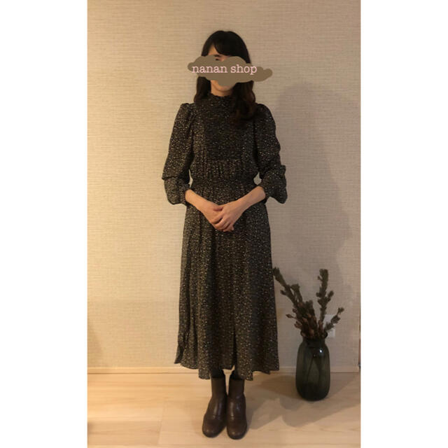 ZARA(ザラ)のヴィンテージ風　小花柄ワンピース　【即購入OK】 レディースのワンピース(ロングワンピース/マキシワンピース)の商品写真