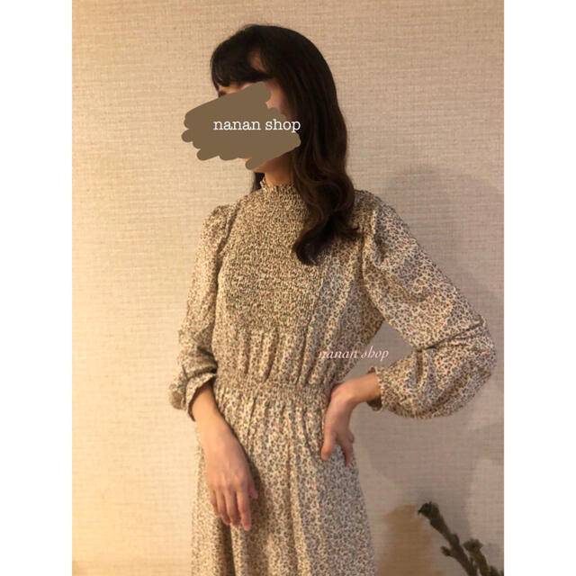 ZARA(ザラ)のヴィンテージ風　小花柄ワンピース　【即購入OK】 レディースのワンピース(ロングワンピース/マキシワンピース)の商品写真