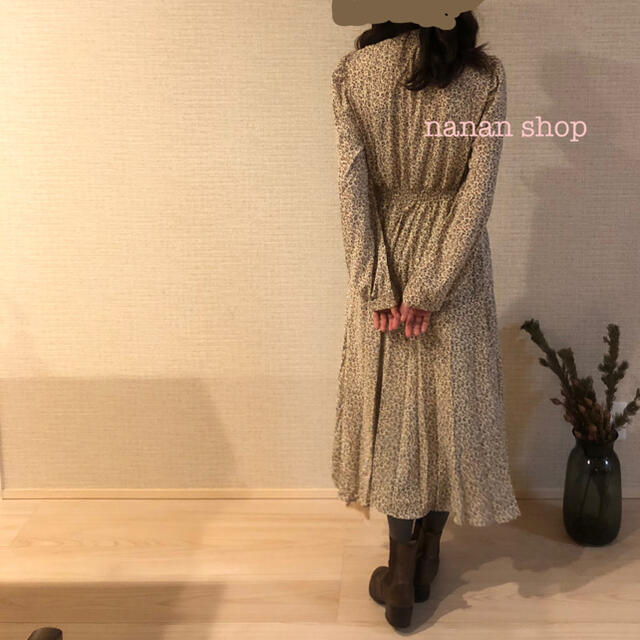 ZARA(ザラ)のヴィンテージ風　小花柄ワンピース　【即購入OK】 レディースのワンピース(ロングワンピース/マキシワンピース)の商品写真