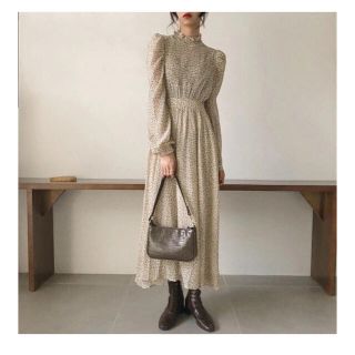 ザラ(ZARA)のヴィンテージ風　小花柄ワンピース　【即購入OK】(ロングワンピース/マキシワンピース)