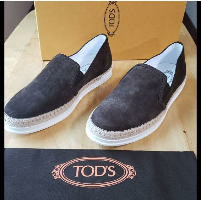 TOD'S(トッズ)の【新品】TOD'Sレザーススニーカー　ダークブラウン　23.5cm レディースの靴/シューズ(スニーカー)の商品写真