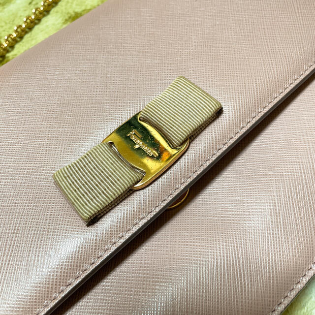 Ferragamo(フェラガモ)のフェラガモ　チェーンバッグ　ピンク レディースのバッグ(ハンドバッグ)の商品写真