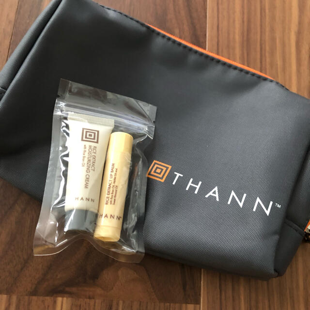 THANN(タン)のTHANN  ポーチ　リップ　クリーム　タイ航空 コスメ/美容のスキンケア/基礎化粧品(リップケア/リップクリーム)の商品写真