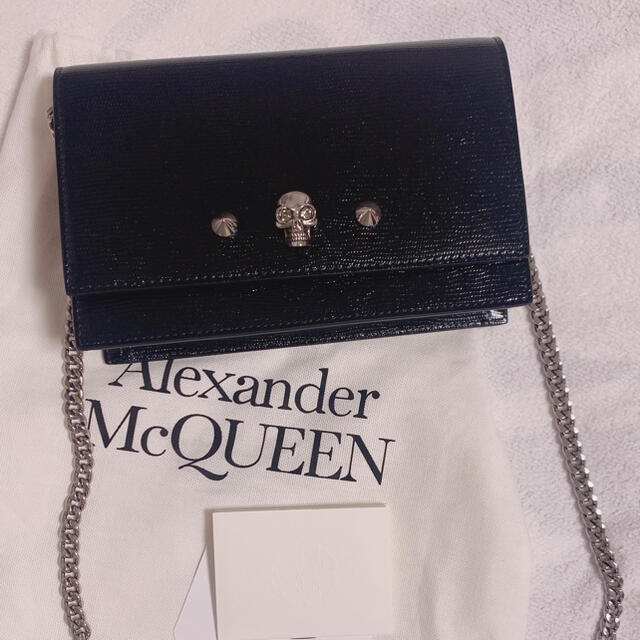 Alexander McQueen(アレキサンダーマックイーン)のAlexander McQUEEN スモールスカルバック専用 レディースのバッグ(ショルダーバッグ)の商品写真
