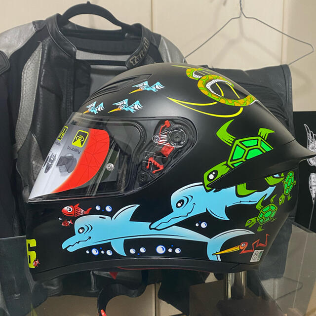 agv k1 ロッシグラフィックヘルメット 自動車/バイクのバイク(ヘルメット/シールド)の商品写真