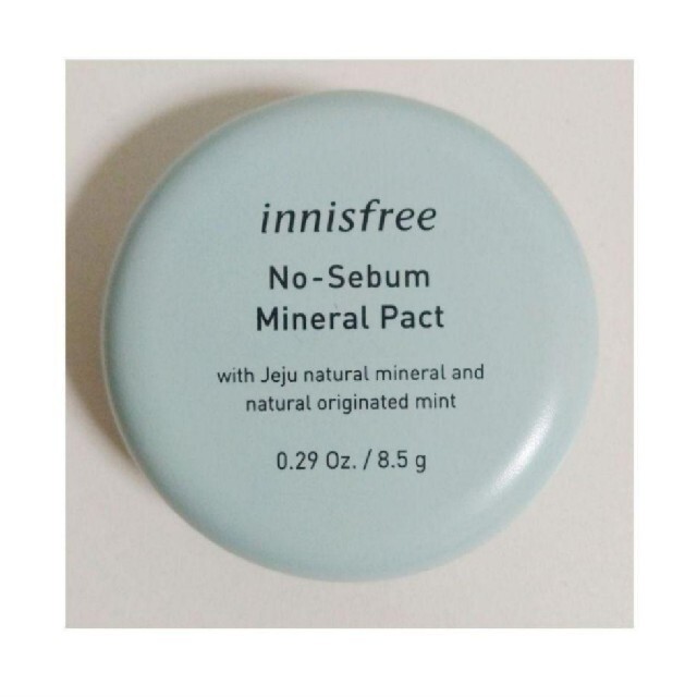 Innisfree(イニスフリー)の【新品】イニスフリー ミネラルパクト 8.5g コスメ/美容のベースメイク/化粧品(フェイスパウダー)の商品写真