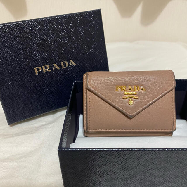 PRADA 三つ折り財布