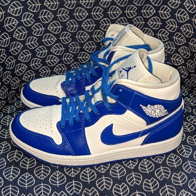 NIKE(ナイキ)のNIKE WMNS AIR JORDAN 1 MID  レディースの靴/シューズ(スニーカー)の商品写真