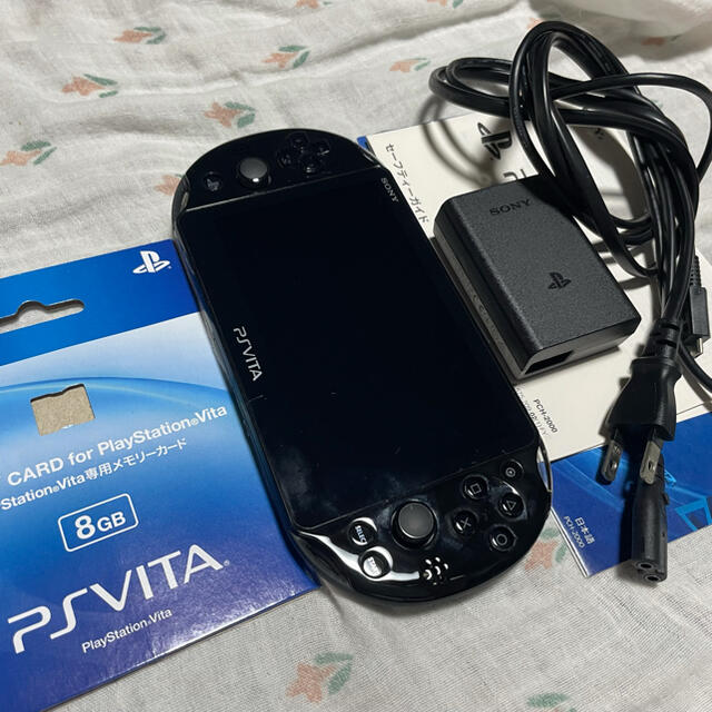 PlayStation vita  本体、メモリーカード8GB