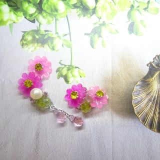 ハンドメイドイヤリング/ピアス　ピンクのコスモス(イヤリング)