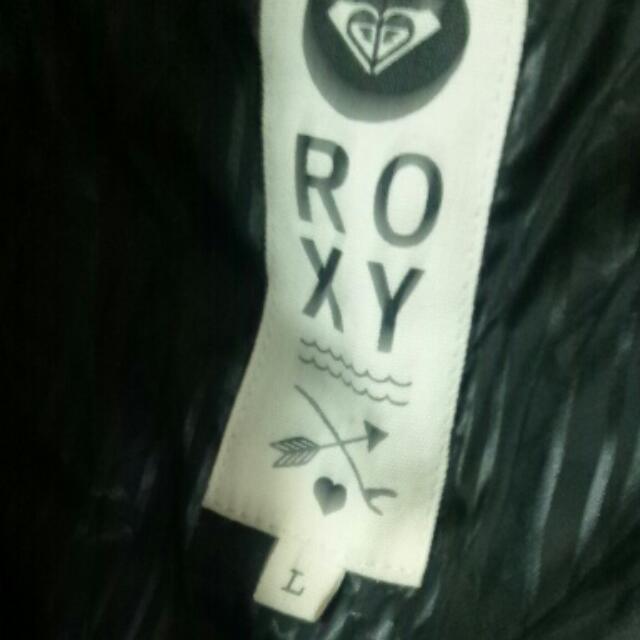 Roxy(ロキシー)のﾛｷｼｰ★ﾌｰﾄﾞ付き暖かい上着 レディースのジャケット/アウター(ダウンジャケット)の商品写真