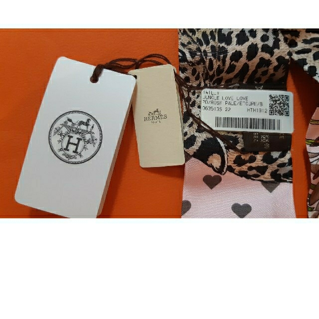 Hermes(エルメス)の【タグ付き新品】エルメス♡ツイリー♡ジャングルラブラブ♡ピンク レディースのファッション小物(バンダナ/スカーフ)の商品写真