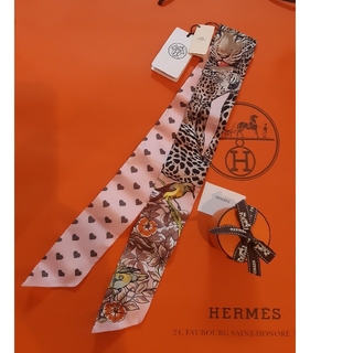 エルメス(Hermes)の【タグ付き新品】エルメス♡ツイリー♡ジャングルラブラブ♡ピンク(バンダナ/スカーフ)