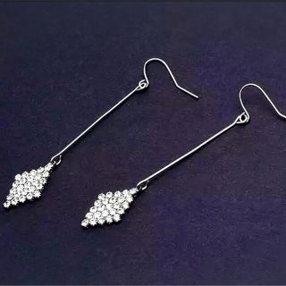 ザラ(ZARA)のダイヤ　キラキラ　シルバー　ピアス　韓国(ピアス)