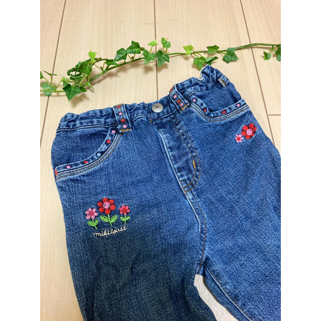 mikihouse(ミキハウス)のミキハウス お花の刺繍　デニムパンツ　110 キッズ/ベビー/マタニティのキッズ服女の子用(90cm~)(パンツ/スパッツ)の商品写真