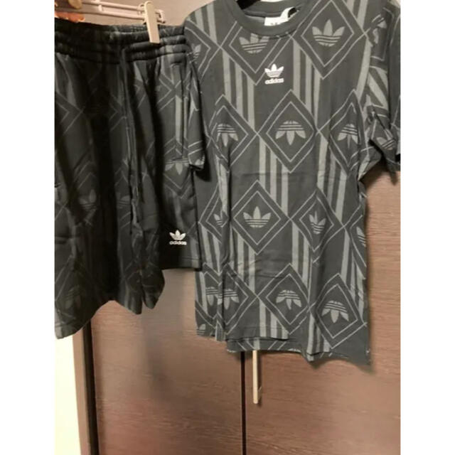 新品タグ付きadidasセットアップ　総柄